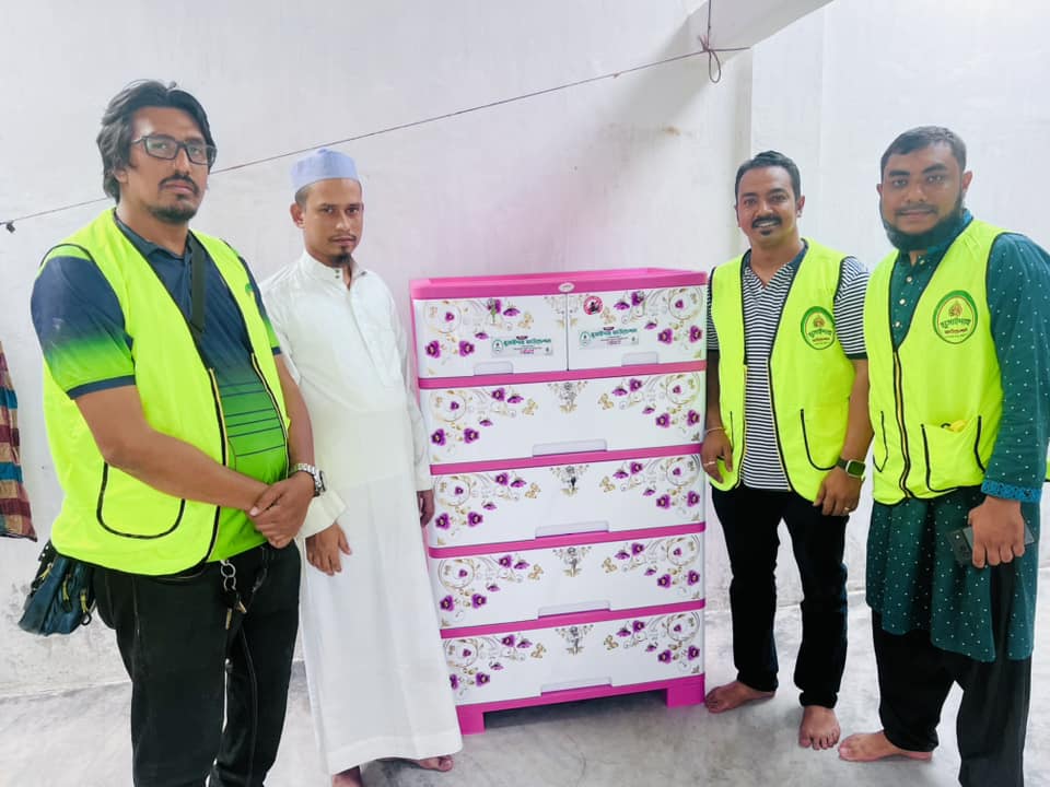 বেওয়ারিশ মানবসেবা বৃদ্ধাশ্রমে একটা বড় ওয়ারড্রপ উপহার